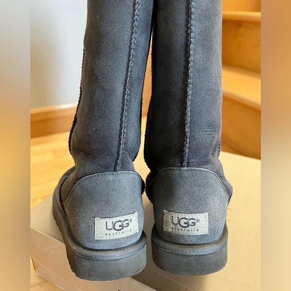UGG tall grey boots - Picture 3 of 5